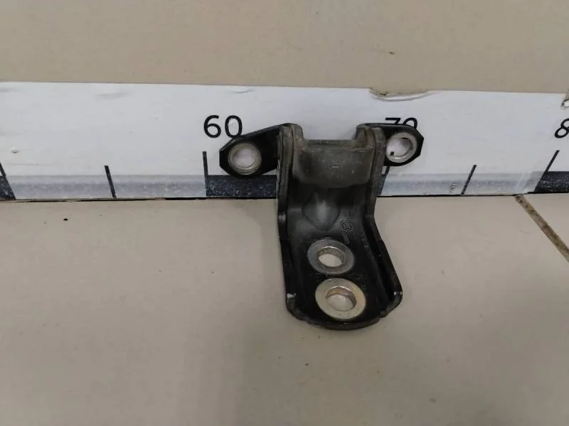 Петля двери передней правой нижняя Nissan Almera 3 (G11, G15) 2012>