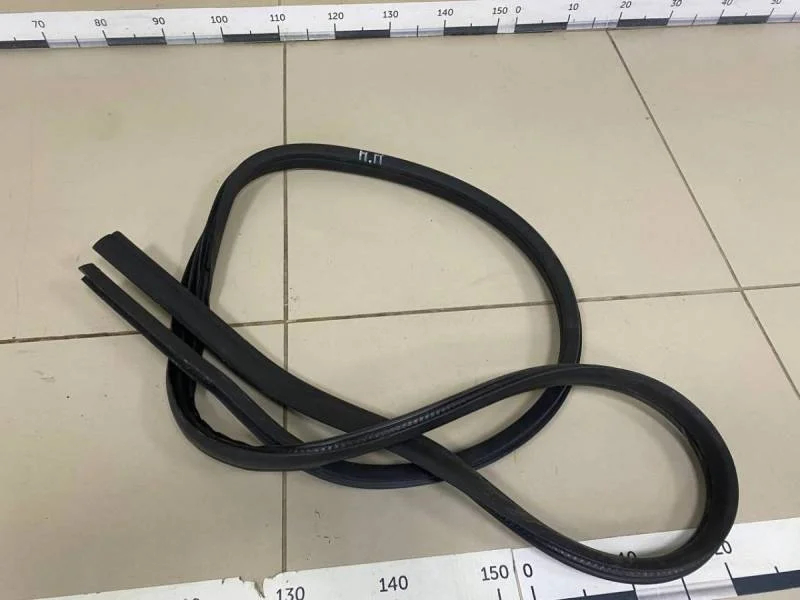 Уплотнитель проема двери передней правой Ford Focus 3 2011>