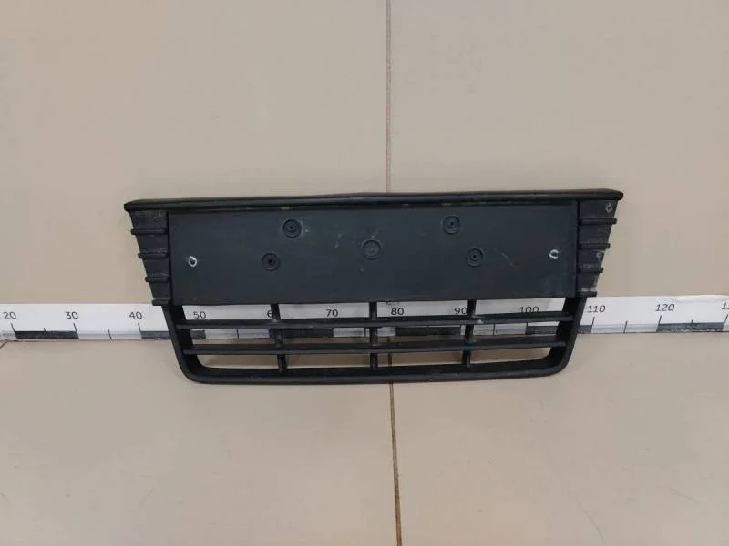 Решетка в бампер центральная Ford Focus 3 2011>