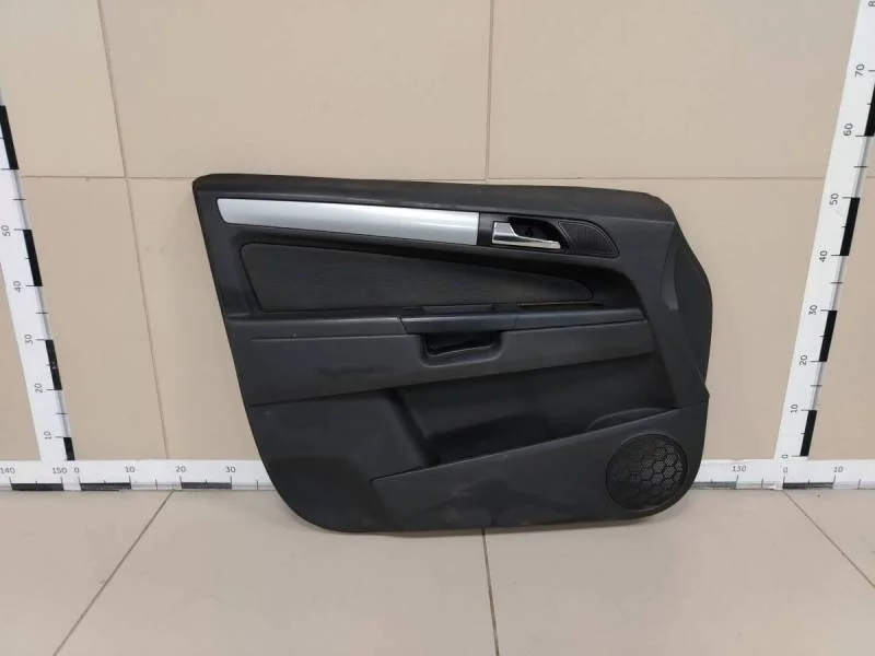 Обшивка двери передней левой Opel Zafira (B) 2005-2012