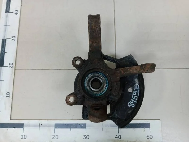 Кулак поворотный передний правый Nissan Almera Classic (B10) 2006-2013