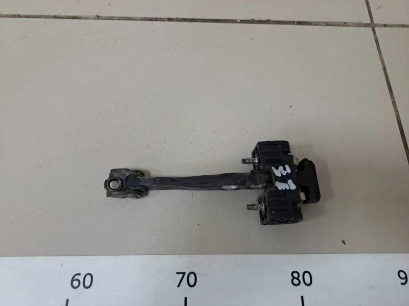 Ограничитель двери Opel Zafira (B) 2005-2012