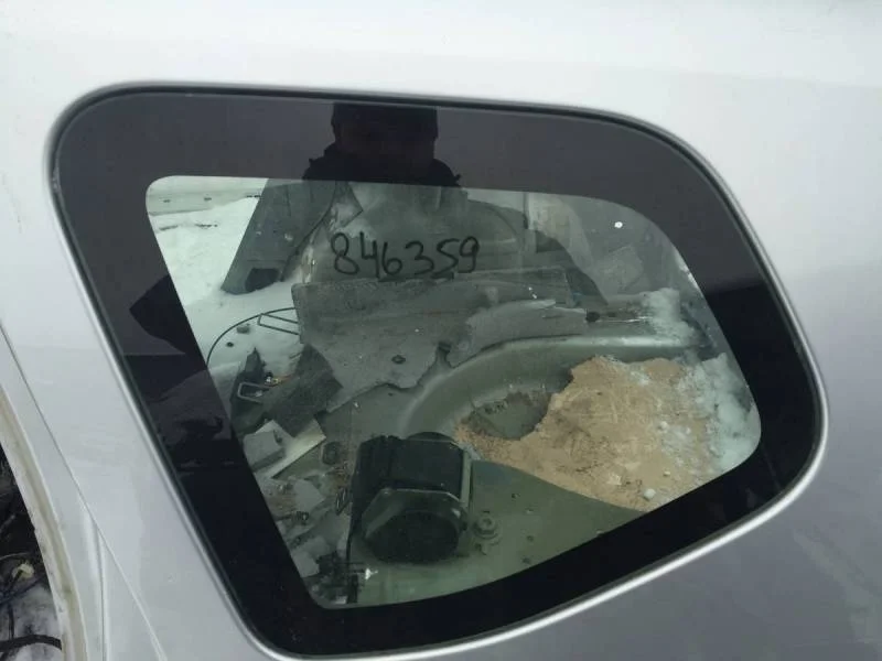 Стекло кузовное глухое левое Renault Duster 2012>