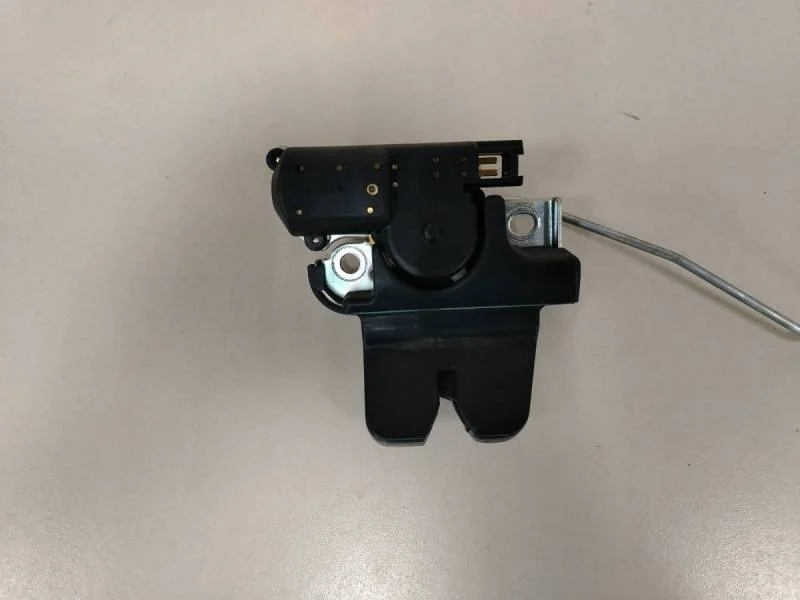 Замок багажника Toyota Camry (XV30) 2001-2006