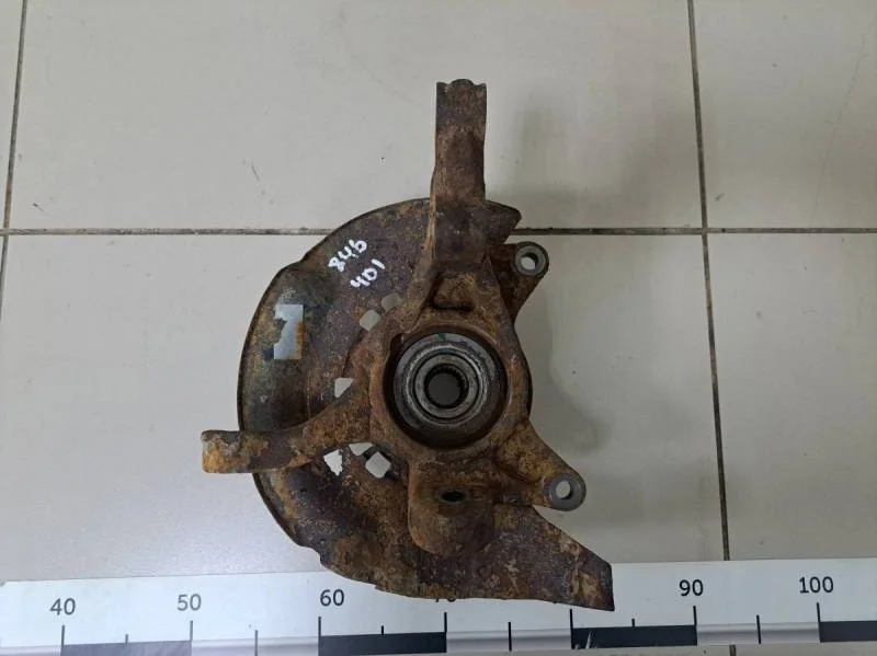 Кулак поворотный передний левый Toyota Camry (XV30) 2001-2006