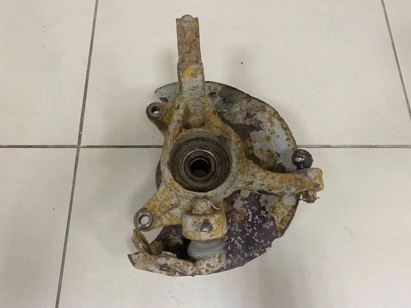 Кулак поворотный передний правый Toyota Camry (XV30) 2001-2006