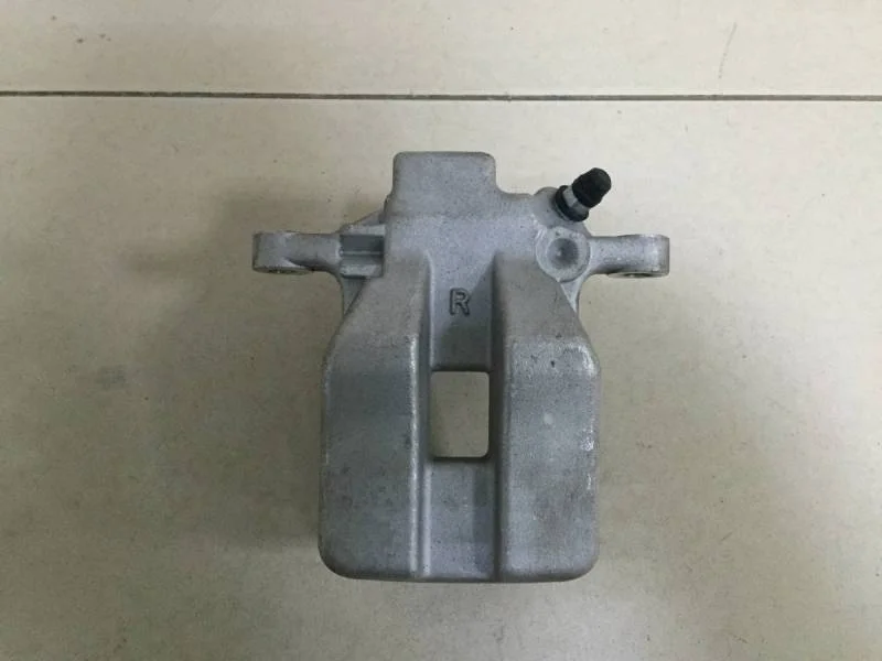 Суппорт задний правый Toyota Camry (V50) 2011-2017