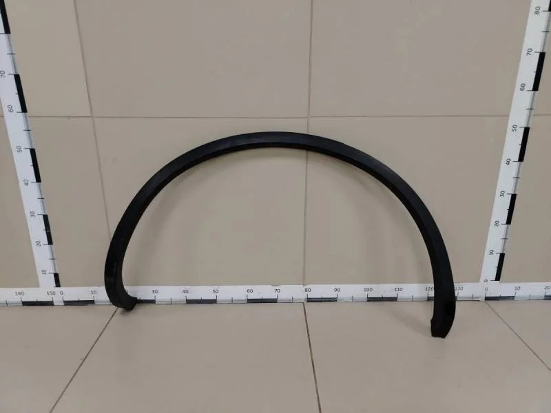 Накладка заднего крыла правого Volkswagen Touareg (7P) 2010>