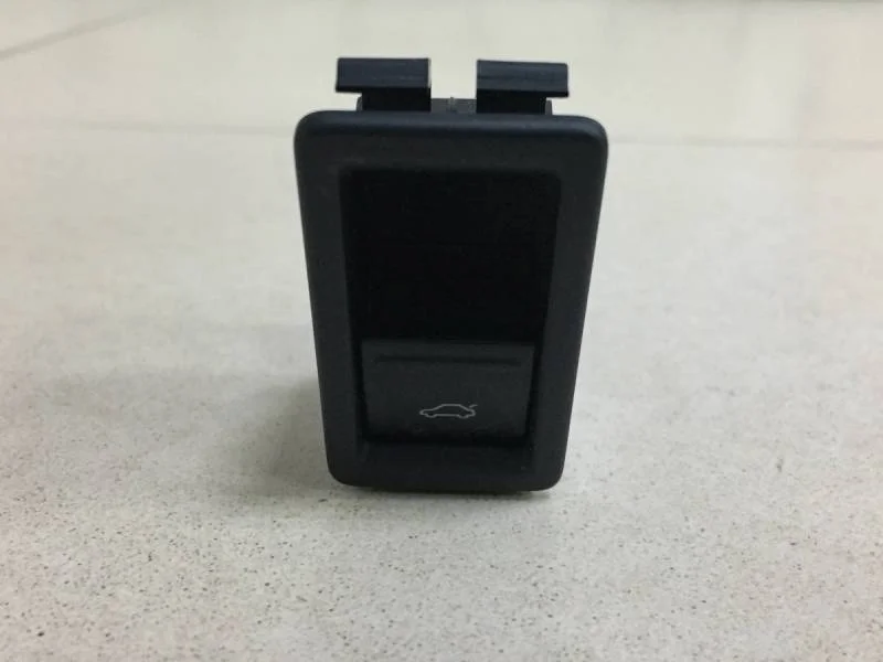 Кнопка открывания багажника Volkswagen Jetta (5K) 2011>