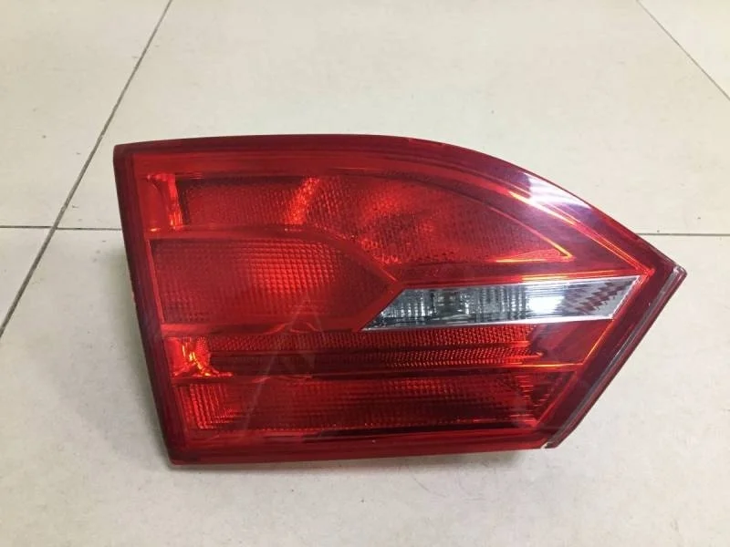 Фонарь задний внутренний левый Volkswagen Jetta (5K) 2011>