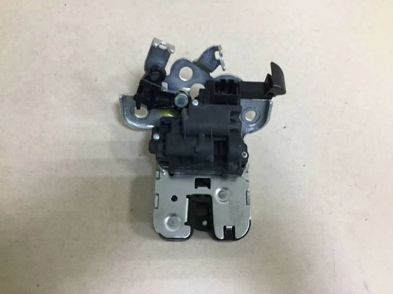 Замок багажника Volkswagen Jetta (5K) 2011>