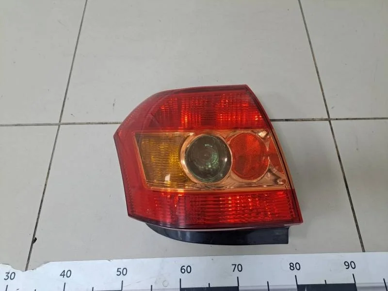 Фонарь задний правый Toyota Corolla E120 2001-2007
