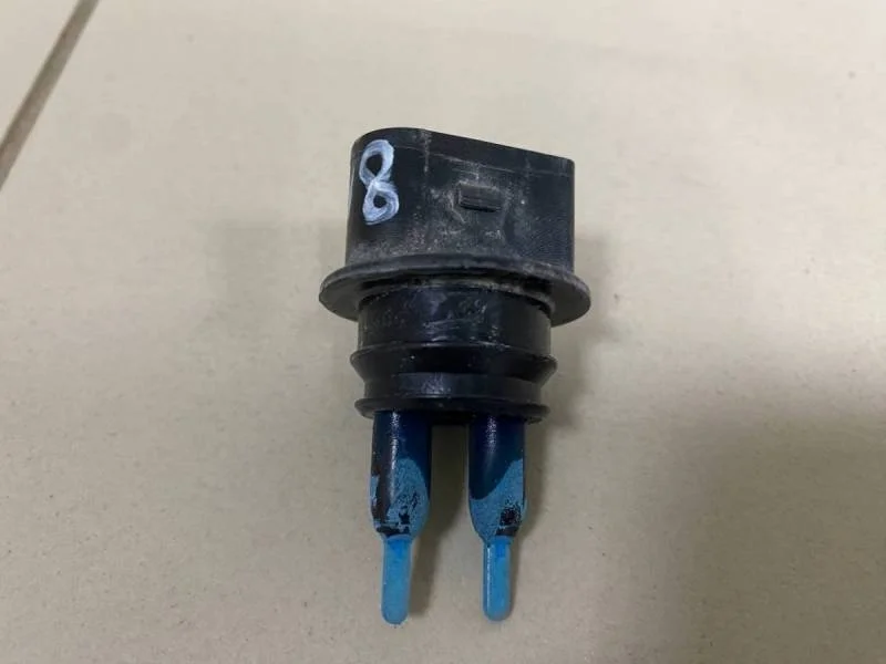 Датчик уровня в бачок омывателя Volkswagen Jetta (5K) 2011>