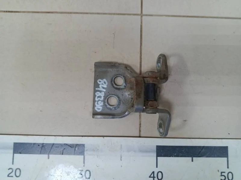 Петля двери передней правой нижняя Ford Fusion (JU) 2002-2012