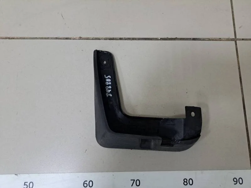 Брызговик передний левый Hyundai Solaris 2017>