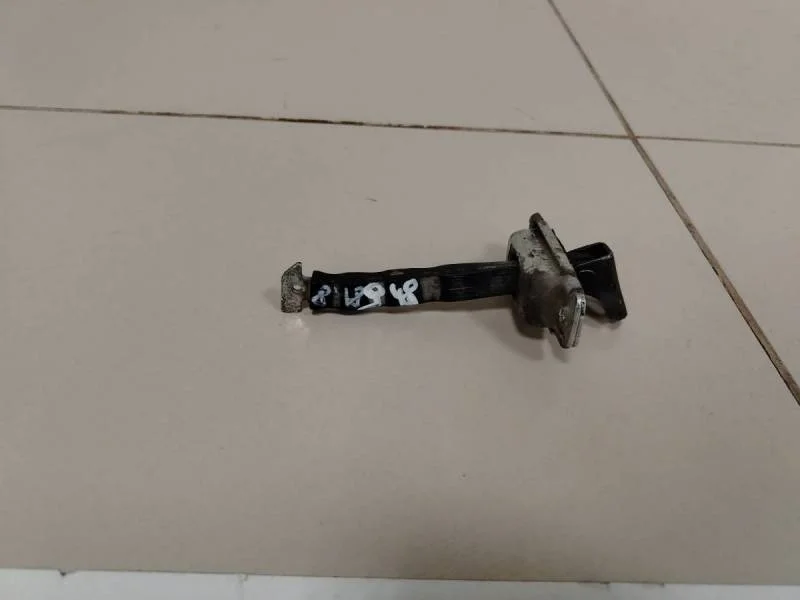 Ограничитель двери Hyundai Solaris 2017>