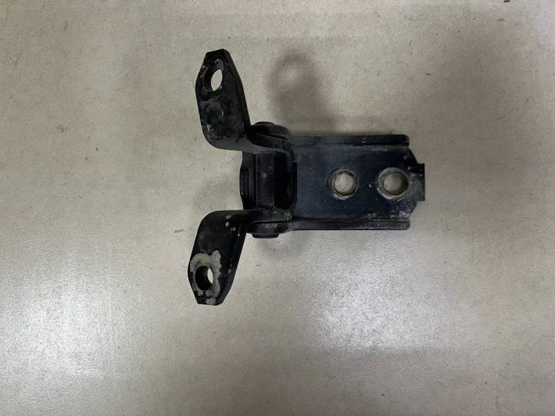 Петля двери передней левой верхняя Suzuki Liana 2001-2007