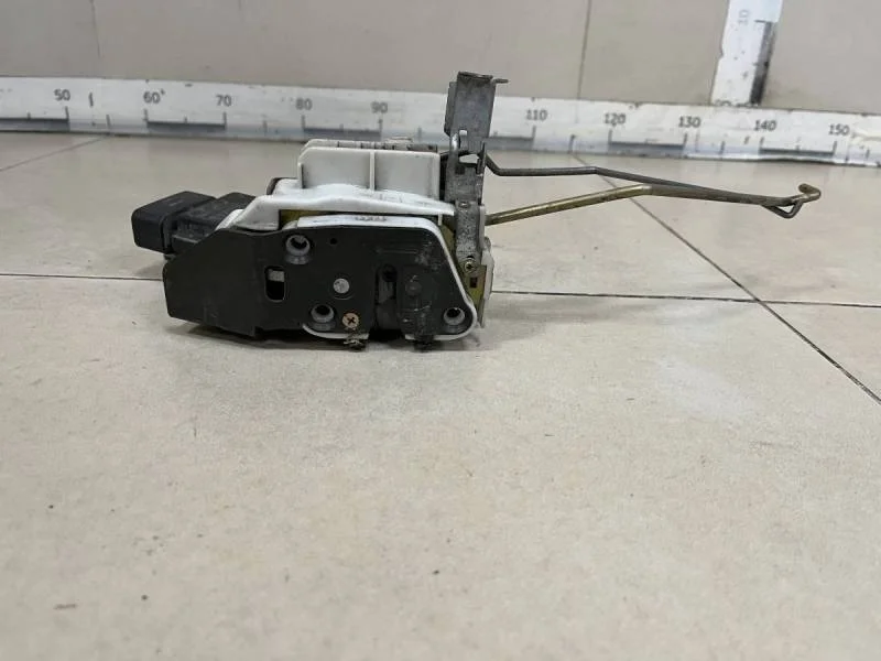 Замок двери передней левой Suzuki Liana 2001-2007