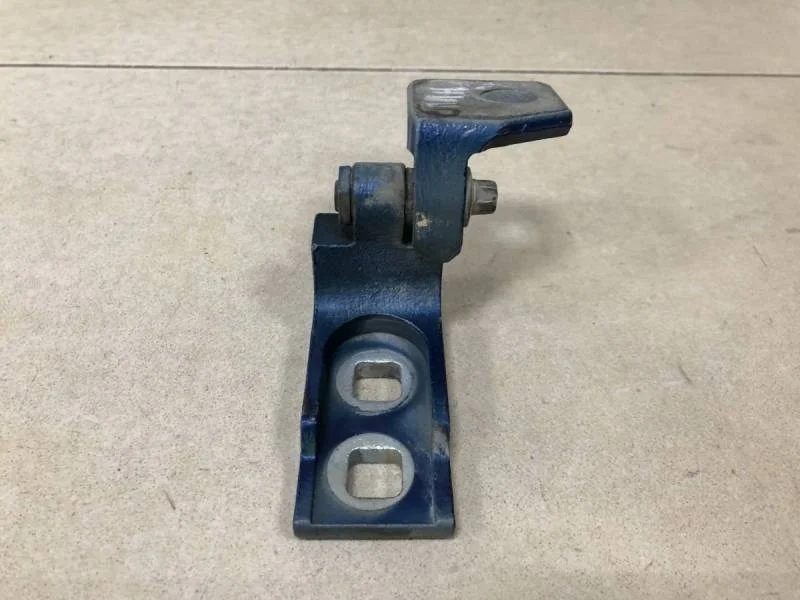 Петля двери передней правой нижняя Opel Corsa (D) 2006-2015