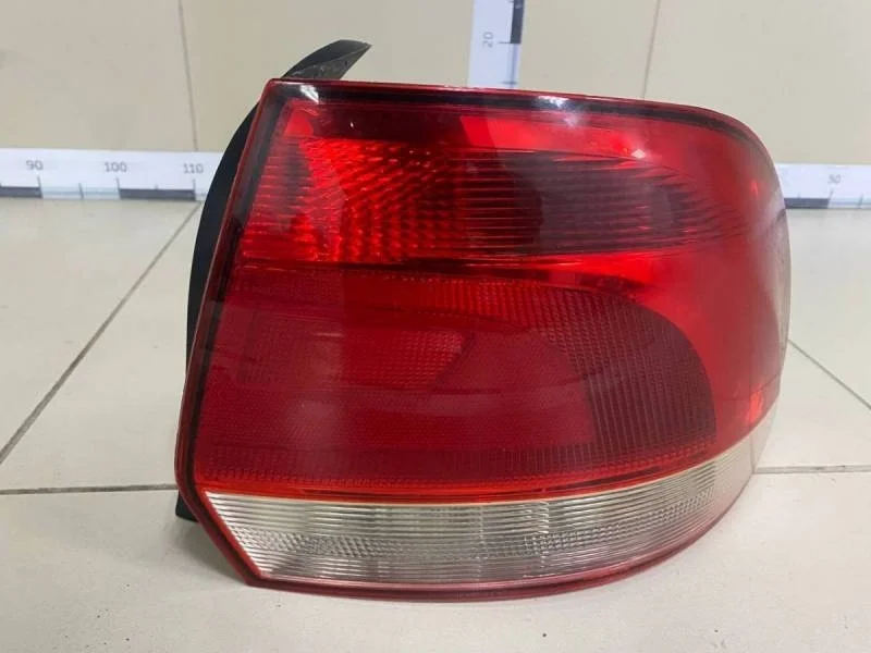 Фонарь задний правый Volkswagen Polo (Sed RUS) 2011>