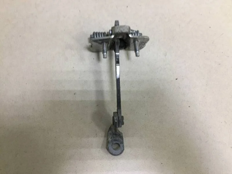 Ограничитель двери Lada Largus 2012>