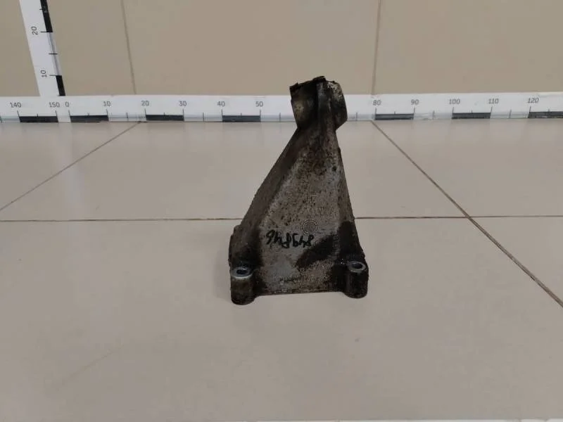 Кронштейн двигателя правый Mercedes-Benz C-Class (W203) 2000-2007