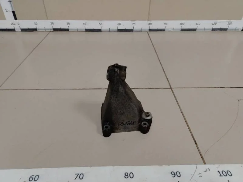 Кронштейн двигателя левый Mercedes-Benz C-Class (W203) 2000-2007