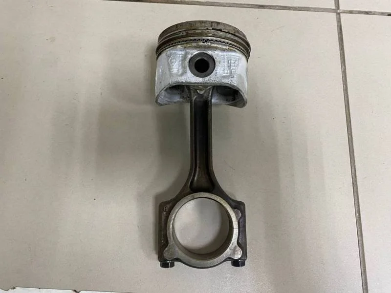 Поршень с шатуном Lada Largus 2012>