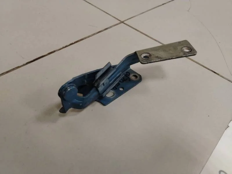 Петля капота левая Ford Focus 1 1998-2004