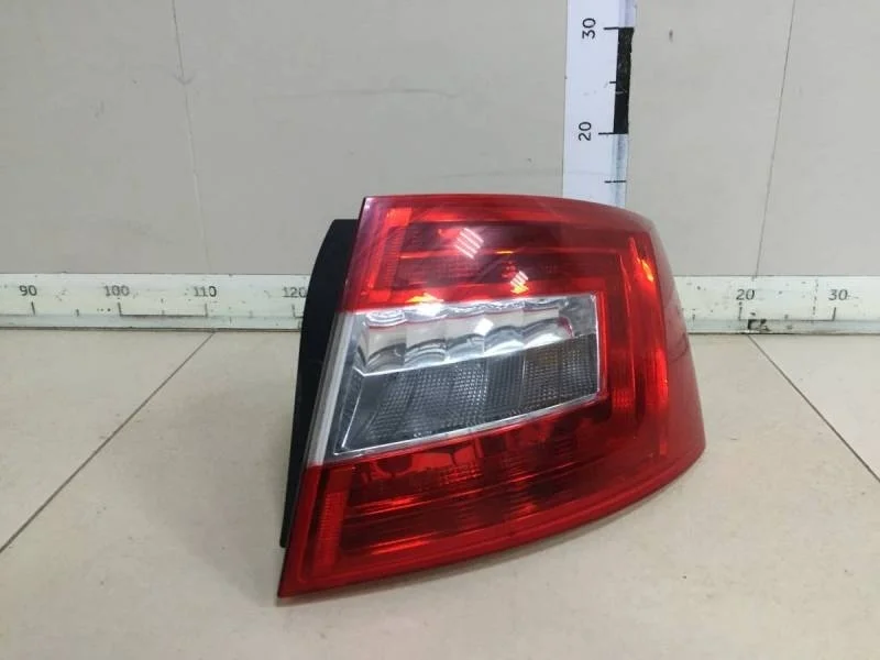 Фонарь задний правый Skoda Octavia (A7) 2013>