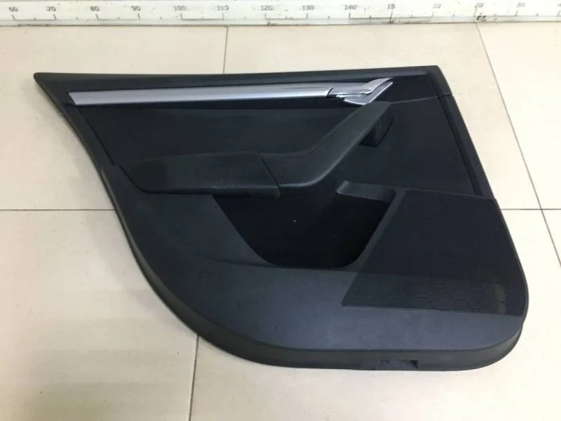 Обшивка двери задней левой Skoda Octavia (A7) 2013>