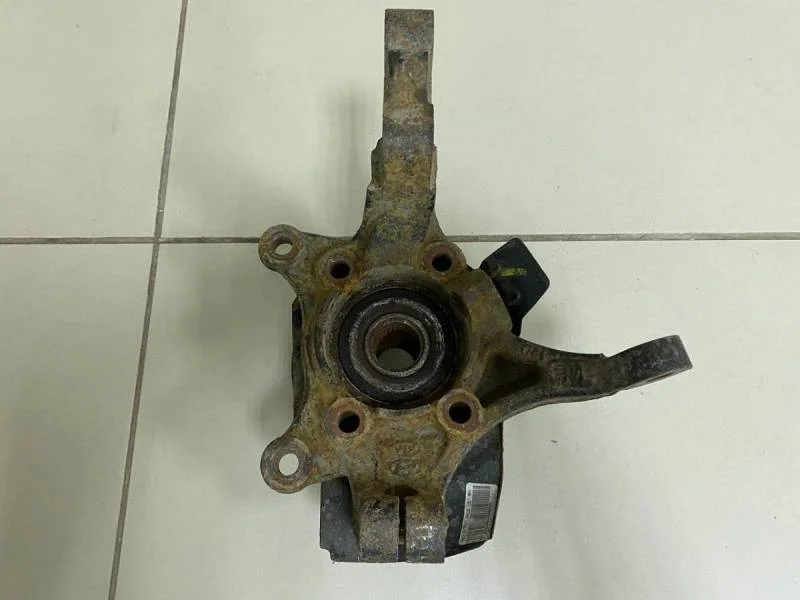 Кулак поворотный передний правый Kia Ceed (JD) 2012-2018