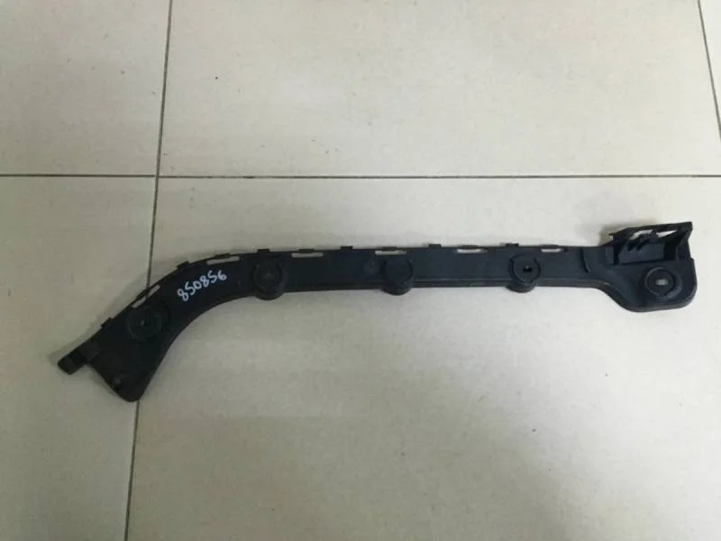 Кронштейн заднего бампера правый Skoda Octavia (A7) 2013>