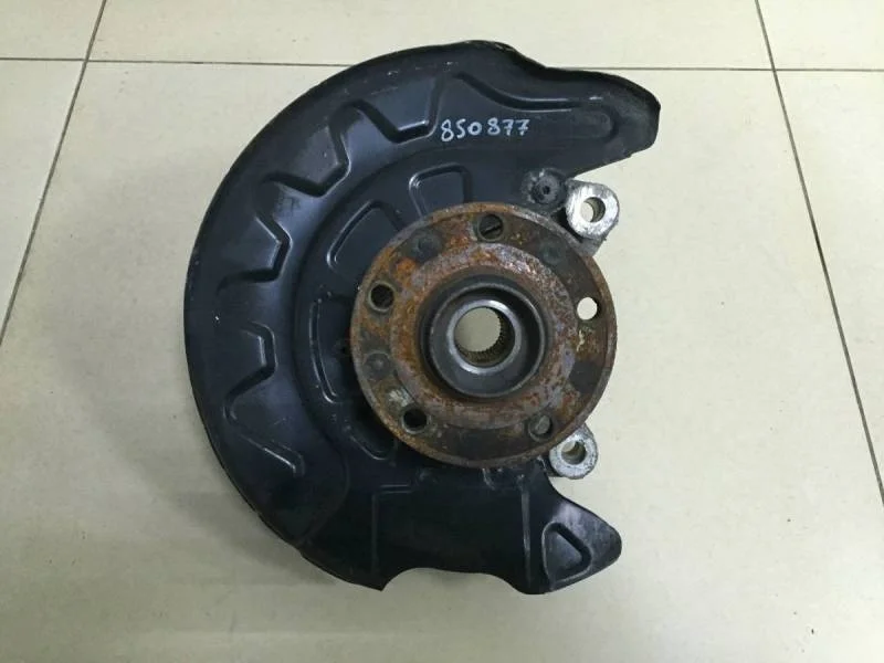 Кулак поворотный передний правый Skoda Octavia (A7) 2013>