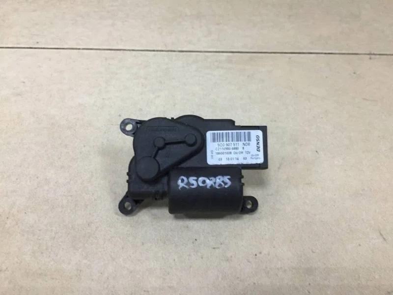 Моторчик заслонки печки Skoda Octavia (A7) 2013>