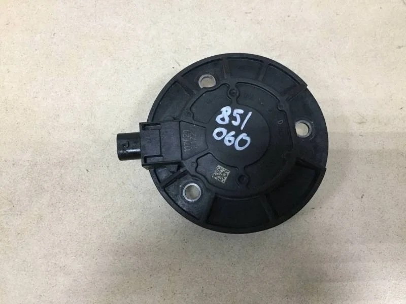 Клапан электромагн. изменения фаз ГРМ Skoda Octavia (A7) 2013>