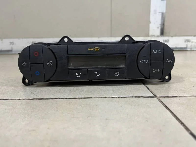 Блок управления климатической установкой Ford Fusion (JU) 2002-2012