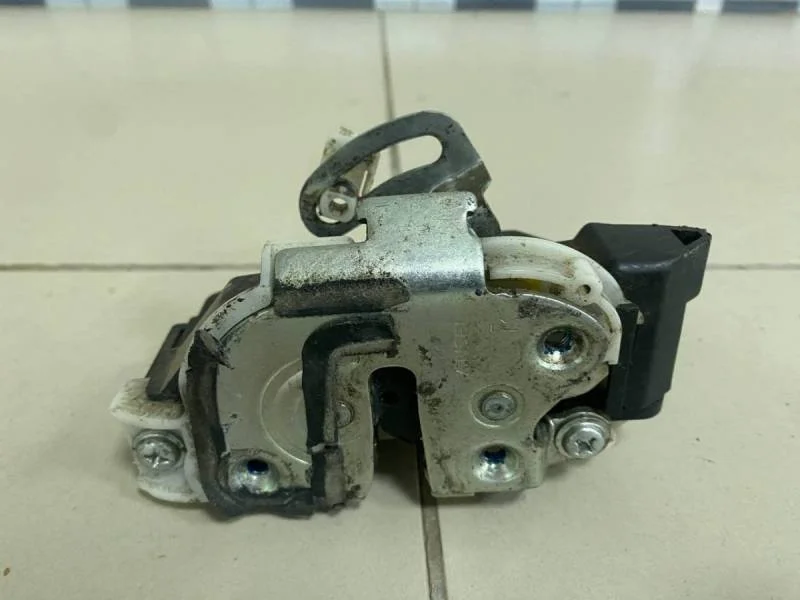 Замок двери передней правой Mitsubishi Lancer 9  (CS/Classic) 2000-2011