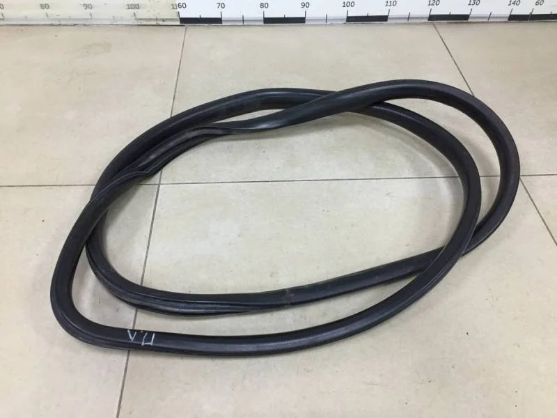 Уплотнитель проема двери передней левой Hyundai Getz 2002-2010