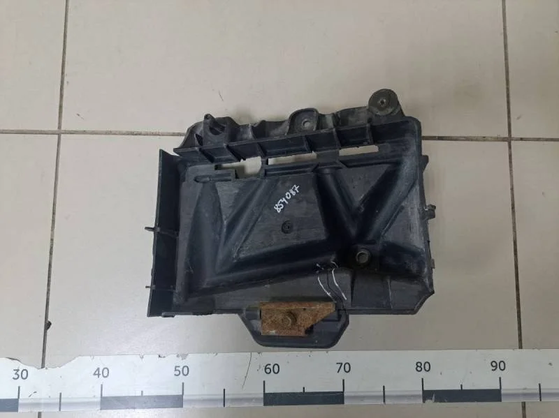 Крепление АКБ (корпус / подставка) Skoda Rapid 2012-2020