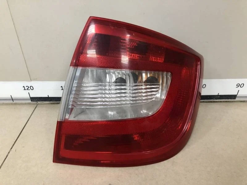 Фонарь задний правый Skoda Rapid 2012-2020