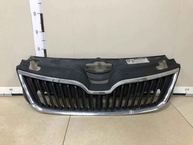 Решетка радиатора Skoda Rapid 2012-2020