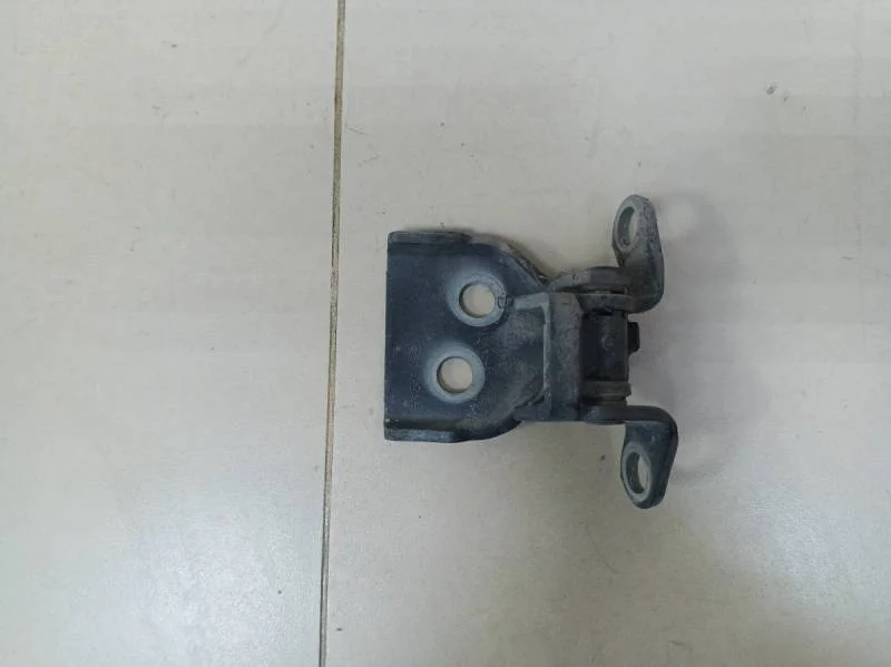 Петля двери передней правой верхняя Ford Fiesta (MK5) 2002-2008