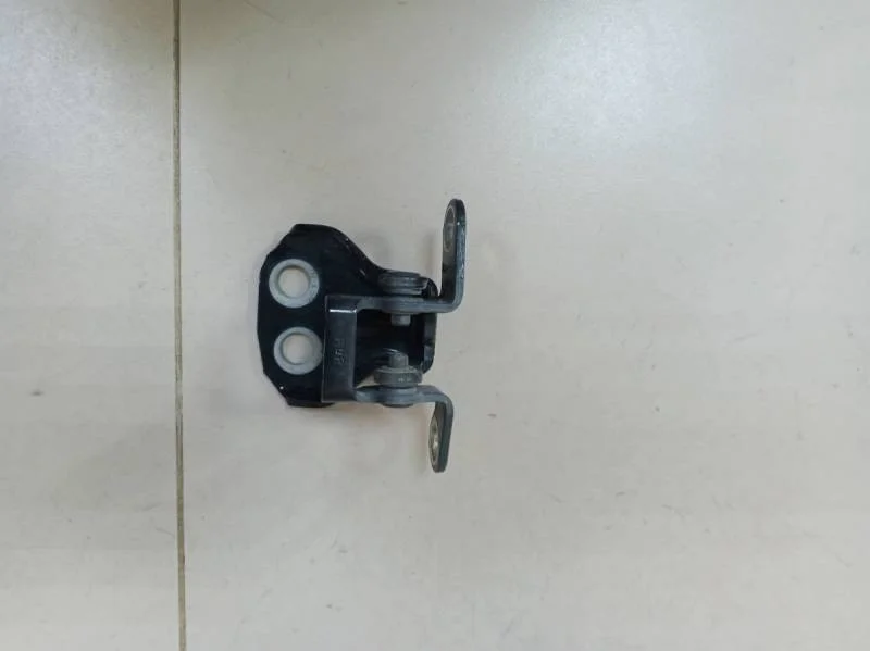 Петля двери задней правой верхняя Ford Fiesta (MK5) 2002-2008