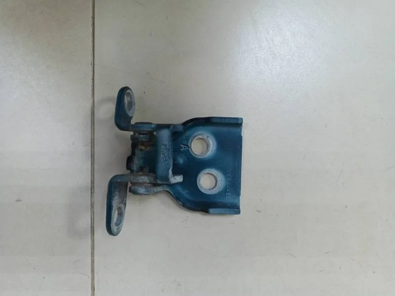 Петля двери передней правой верхняя Ford Fiesta (MK5) 2002-2008