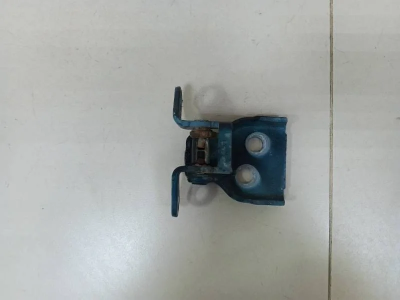 Петля двери передней правой нижняя Ford Fiesta (MK5) 2002-2008