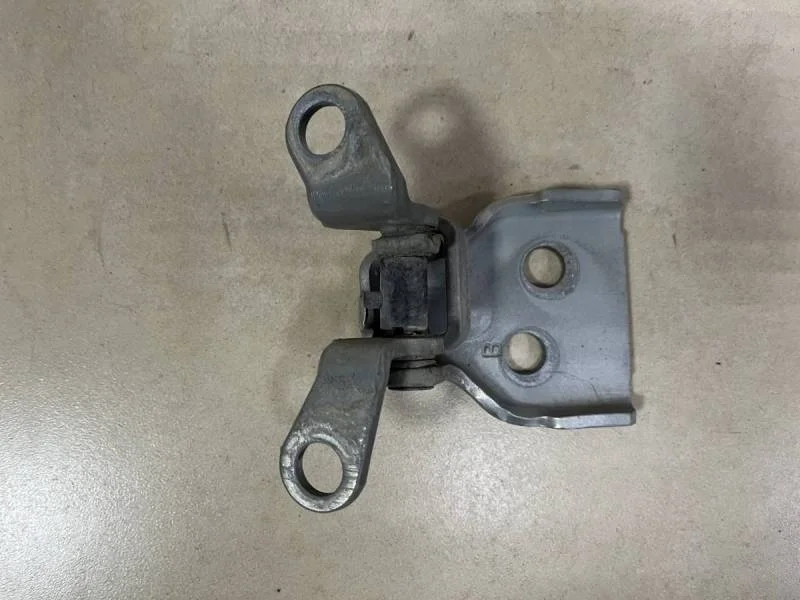 Петля двери передней правой нижняя Ford Fiesta (MK5) 2002-2008