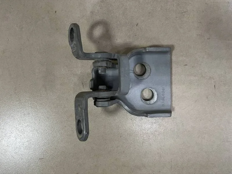 Петля двери передней правой верхняя Ford Fiesta (MK5) 2002-2008