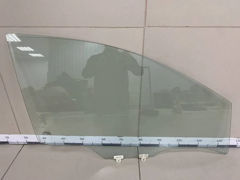 Стекло двери передней правой Nissan Tiida (C11) 2007-2014