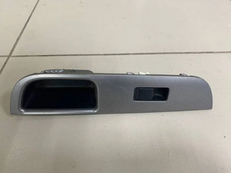 Кнопка стеклоподъемника Nissan Tiida (C11) 2007-2014